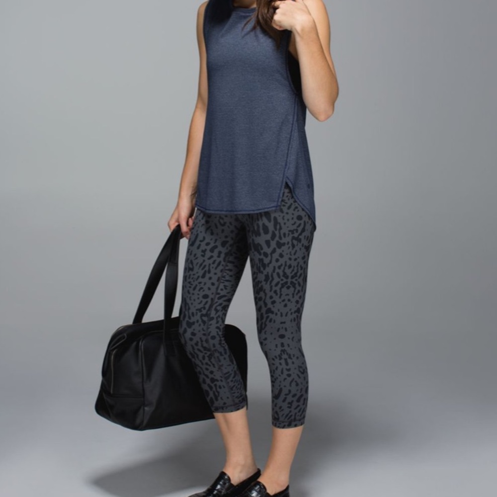 Lululemon wunder under animal print crop size 6
